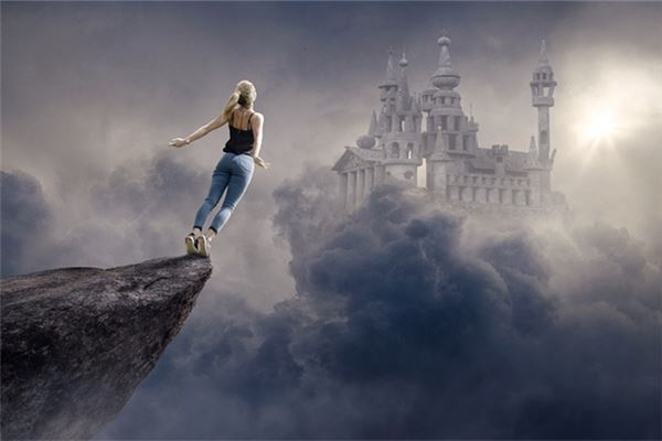 梦见在高处很害怕掉落,女人梦见在高处很害怕掉落