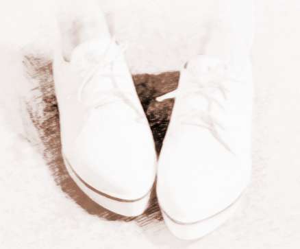 梦见穿白色的鞋