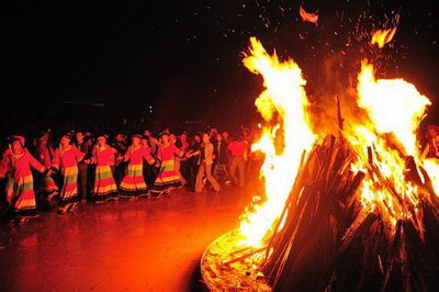 火把节是哪个民族的节日,开斋节是哪个民族的节日