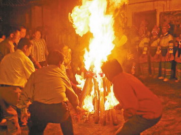 火把节是哪个民族的节日,开斋节是哪个民族的节日