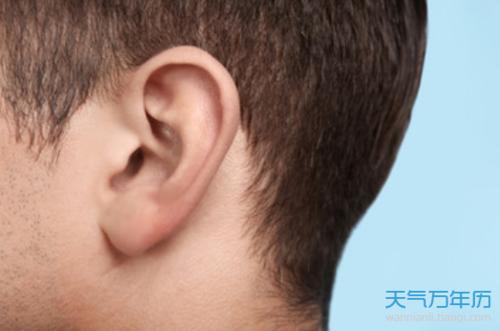 左耳朵发热代表什么？是什么预兆？ 女人左右耳朵热的预兆